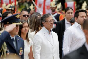 Petro solicita al Senado autorización para salir de Colombia un año